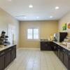 Отель Quality Inn & Suites Huntington Beach, фото 17