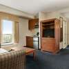 Отель Days Inn & Suites by Wyndham Niagara Falls Centre St. By the Falls, фото 4