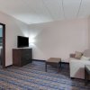 Отель Holiday Inn Express And Suites I 95 Capitol Beltway в Лейк-Арбор