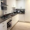 Отель Immaculate 3-bed Apartment in Barking, фото 2