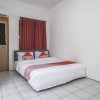 Отель Oyo 2381 Nabila Residence Syariah, фото 9
