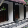 Отель Legian Mas Beach Inn в Бали