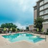 Отель La Quinta Inn & Suites by Wyndham Arlington North 6 Flags Dr в Арлингтоне