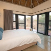 Отель Villa Appelblaar Luxury 4 Bedroom Villa Home in the South African Bush, фото 5