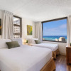 Отель Beautifully Renovated 32nd Floor Deluxe Ocean View Waikiki Condo by Koko Resort Vacation Rentals, фото 4