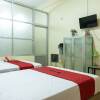 Отель RedDoorz near H. Hasan Aroeboesman Airport, фото 27