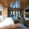 Отель Luxury Four Bedroom Corner Suite With Hot Tub 4 Apartment Hotel by Redawning в Парк-Сити