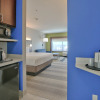 Отель Holiday Inn Express & Suites Houston East - Beltway 8, an IHG Hotel, фото 3