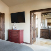 Отель Klamath by Avantstay Gorgeous Mountain Home w/ Fire Pit, Spa & Lake Views, фото 4