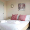 Отель Comfy Duplex 2-bed Apartment in Milton Keynes, фото 2