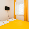 Отель Yellow Room Guesthouse, фото 1