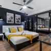 Отель Low floor - Sleeps 8 - Circle on Cavill - Wow Stay, фото 3