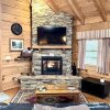 Отель Romantic, pet Friendly Cabin With Private hot Tub, Washer/dryer and Full Kitchen Studio Cabin by Red, фото 9