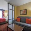 Отель Comfort Suites Altoona, фото 22