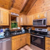 Отель Er76 - Bear Tracks - Great Location! Close To All The Action! 2 Bedroom Cabin by RedAwning, фото 8