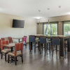Отель Comfort Suites Near Vancouver Mall, фото 26