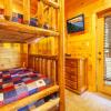 Отель Big Sky Lodge II, 7 Bedrooms, Sleeps 28, Theater, Arcades, Hot Tub, Gazebo, фото 15