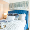 Отель QuickStay - Premium 2-Bedroom with CN Tower & Lake Views, фото 26
