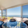 Отель Two Bedroom Apartment With Lovely Ocean Views 270 Degrees, фото 8