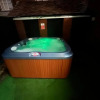 Отель Friends House, Hot Tub, Sleeps 8, фото 9