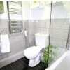 Отель Stylish & Cosy 2 bed Flat With Parking & Bfast, фото 13