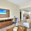Отель Front Bay View Terrace Rooftop Pool Near Beach, фото 4