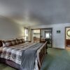 Отель Dos Pinos - Spacious Lakefront Cabin w/ Game Room by Yosemite Region Resorts, фото 5