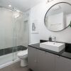 Отель Charming 2BR in Griffintown, фото 19