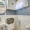 Отель Quaint Wellfleet Cottage - 2 Mi to Coastline!, фото 9