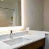 Отель Holiday Inn Express Lethbridge Southeast, an IHG Hotel, фото 35