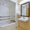 Отель Comfort Inn, фото 9