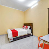 Отель OYO 90768 Endrayanti Inn Syariah, фото 19
