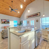 Отель Oscars Lodge by Avantstay Dock & Pool Access!, фото 11