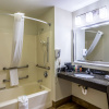 Отель Clarion Inn & Suites University Center, фото 9
