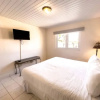 Отель Spacious 6BR Villa w Pool Close2beach Sleeps 16, фото 7