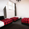 Отель Edinburgh Princes Street Top Floor Apt, фото 1