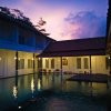 Отель Sinom Borobudur Hotel в Боробудур
