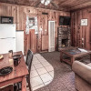 Отель Destiny Cabin, 2 Bedrooms, Fireplace, Midtown, Sleeps 7, фото 4