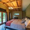 Отель Whyte Mountain Chalet by Revelstoke Vacations в Ревелстоук