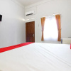 Отель RedDoorz Syariah @ Griya Izzara Guest House, фото 11