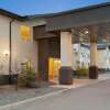 Отель Days Inn & Suites by Wyndham Thompson в Томпсоне