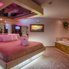 Отель Sybaris Pool Suites Indianapolis, фото 5