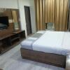 Отель OYO Hotel King Plaza, фото 1