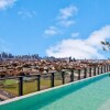 Отель Spectacular Private Balcony Views with Pool, фото 21