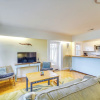 Отель Long Beach Cottage, Walk to Beach & Downtown!, фото 7