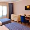 Отель Golden Lake Hotel, фото 4
