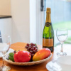 Отель Superb Two Bedroom Duplex With Garden and Parking, фото 9