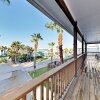 Отель Beachy Keen - Five Bedroom Home, фото 25