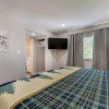 Отель Our Mountain Home, 2 Bedrooms, Walk Downtown, Pool Access, WiFi, Sleeps 4, фото 15