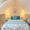 Отель A Stone s Throw - Sea Views Yards From Beach, фото 8